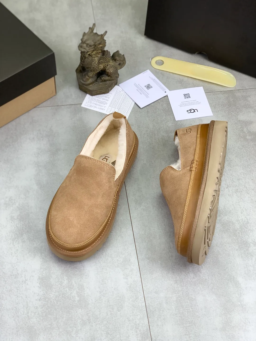 Men's shoes 💰P480 [New model] low-cut popular style 💰 versatile casual wool shoes 🆘 "Real Wool" [UGG] 👉 Popular men's shoes official website synchronization 🔰Quality [proud] is not comparable to the imitations in the general market 🌀The upper is imported Italian frosted cowhide, and the lining: foot pads 🅰️grade 🐑real wool👻Only Grade A can show the effect It feels smooth and delicate 🔱The shoe shape is grand, only the factory can do it 🎄The perfect toughness of the original outsole 👻⬛️ allows customers to say goodbye to one-time consumption. It is made of real wool and is super warm. 3⃣️colors available Size male: 39-45